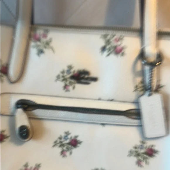 NWT Coach White Tote Bag with Floral Design - Picture 4 of 15